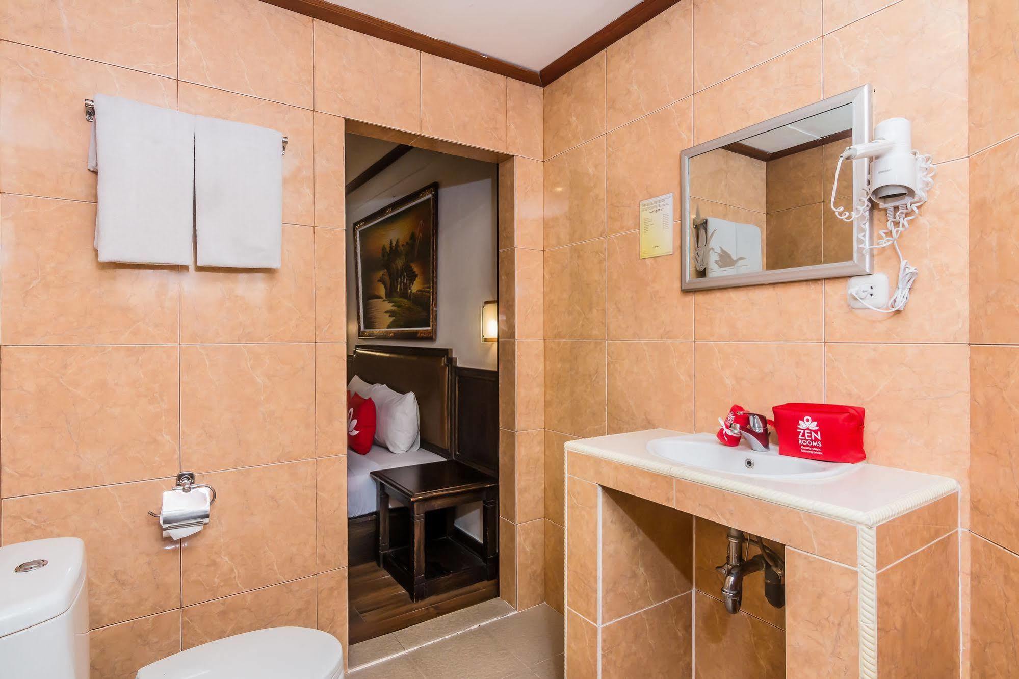 Zen Rooms Kuta Flora Zewnętrze zdjęcie